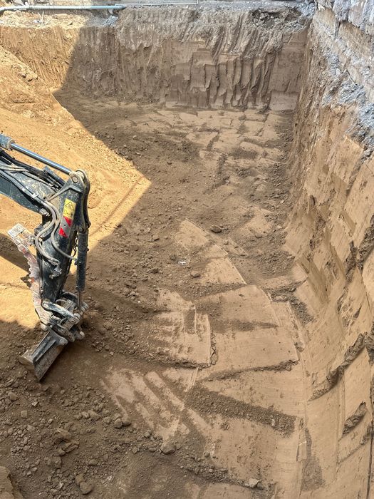 Ekskavator xizmati 140 volvo mini 60 volvo 10 yil staj sifatka kafolat