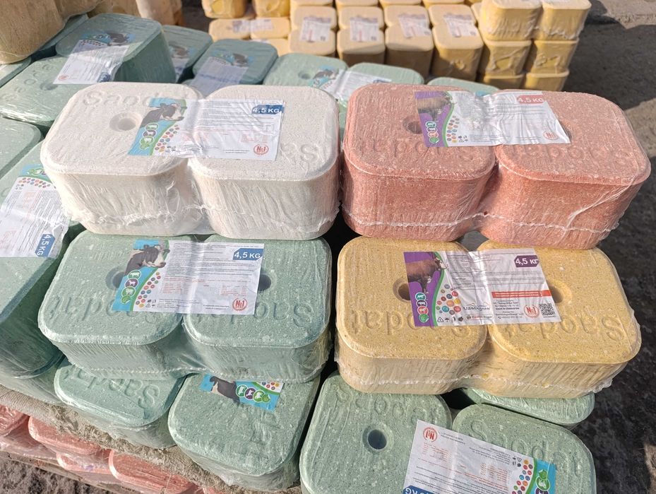 UNIVERSAL MINERAL YALAMA TUZ(лизунец) qoramol, ot, qo‘y-echkilar uchun