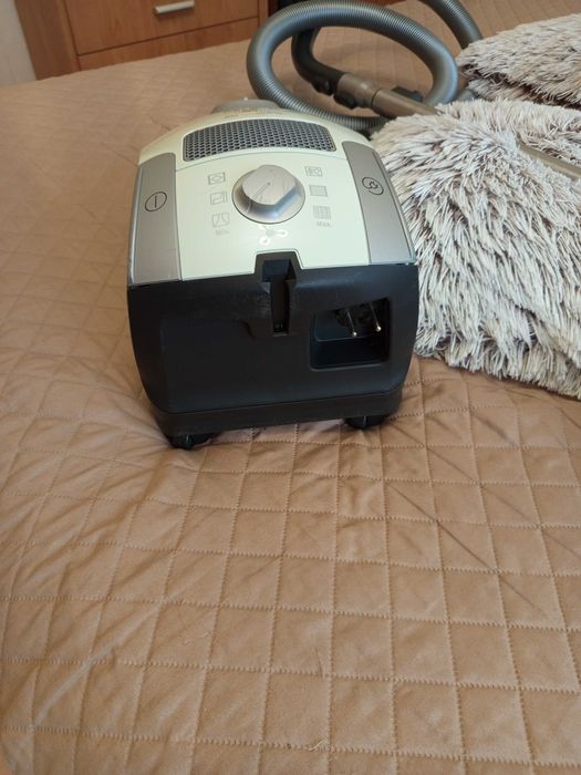 Прахосмукачка Miele S4211