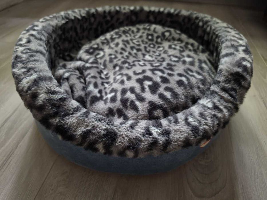 Продам новую удобную мягкую лежанку для кота или некрупной собаки