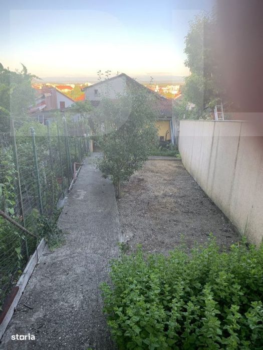 Casa la poalele Cetatii– 6 camere, panoramica, ideala locuinta sau