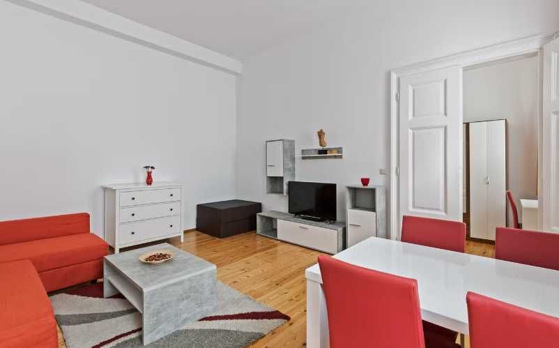 Дава се под наем Тристаен апартамент в Пловдив, Център - 78 кв.м за 209.1 € - Снимка #1