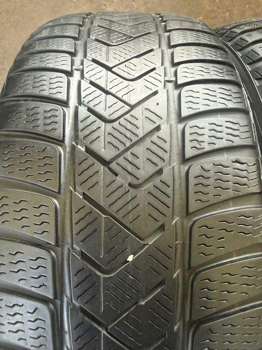 4x Anvelope iarna 225/45 R18 runflat - Pirelli Sotto Zero 3 Winter RSC