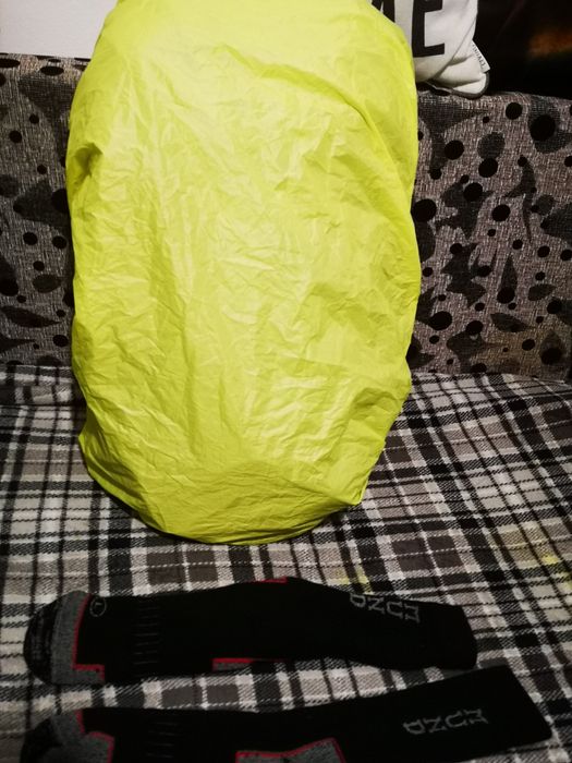 Rucsac Drumeție 30 lt by Decathlon & Șosete Drumeție Mund