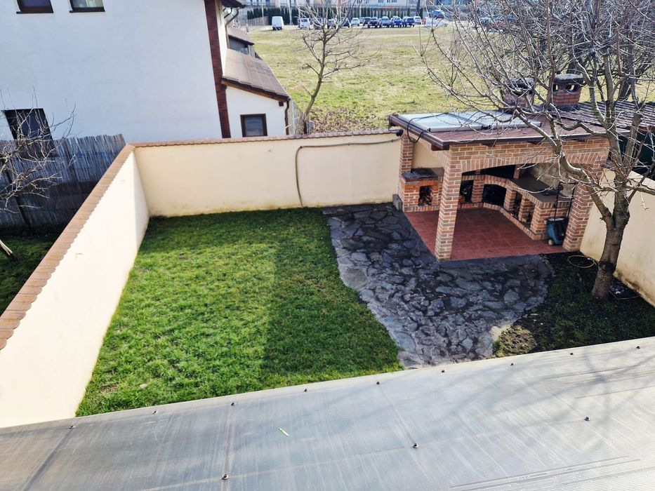 Inchiriez casa zona Dedeman
Aceasta proprietate cu parter si etaj se i