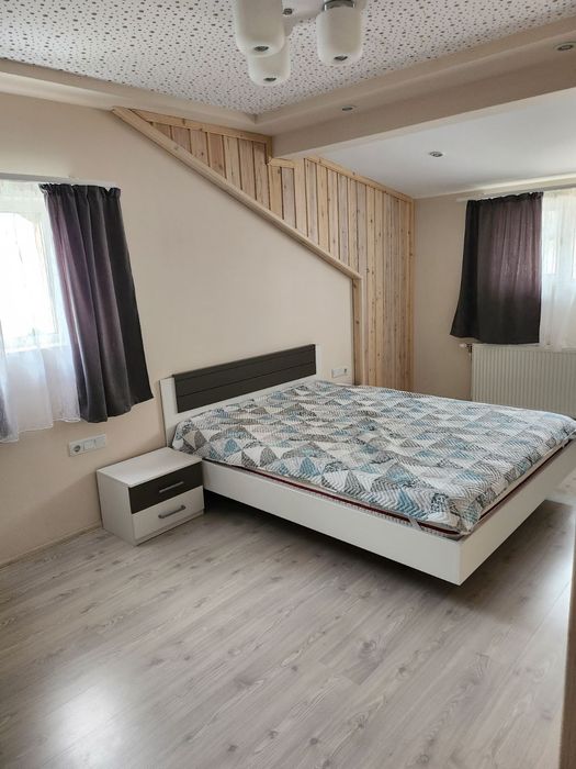 Дава се под наем Етаж от къща в Банско - 100 кв.м за 0.51 € - Снимка #1