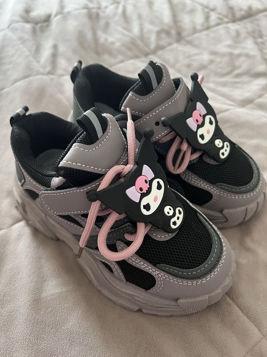 Продам НОВЫЕ кроссовки Kuromi