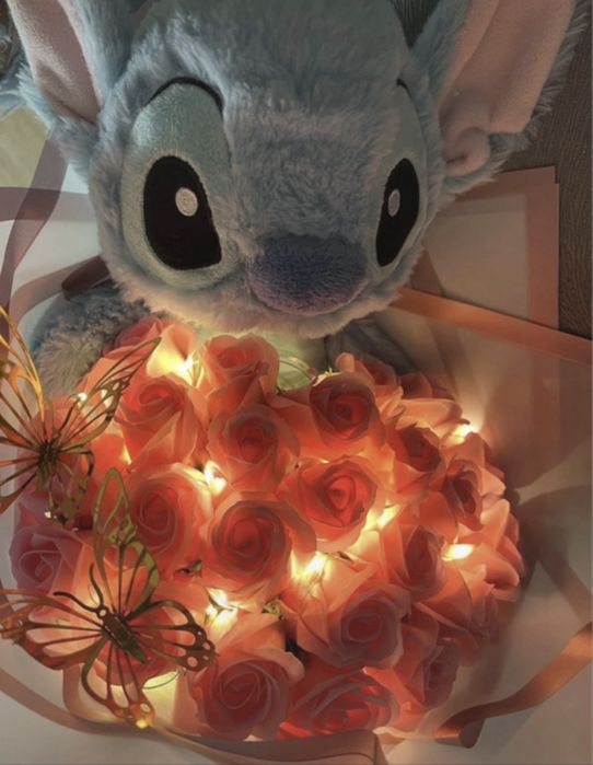 Buchet cu 23 de Trandafiri ( săpun ) + Jucărie Stitch