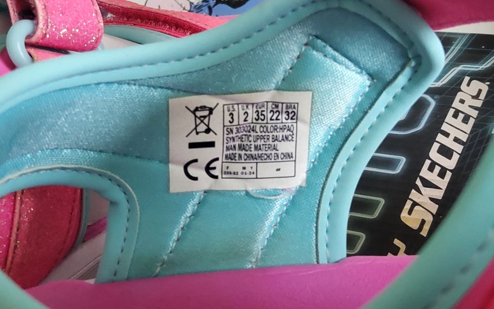 Сандали за момиче на skechers