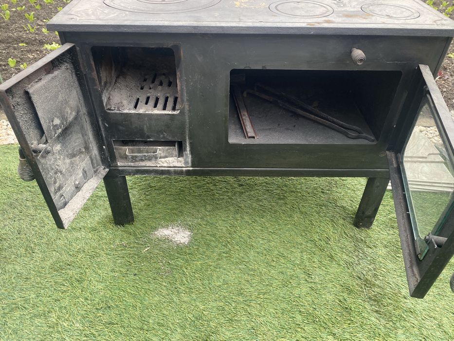 Готварска печка на дърва