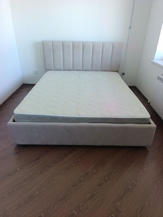 Продается двуспальная кровать