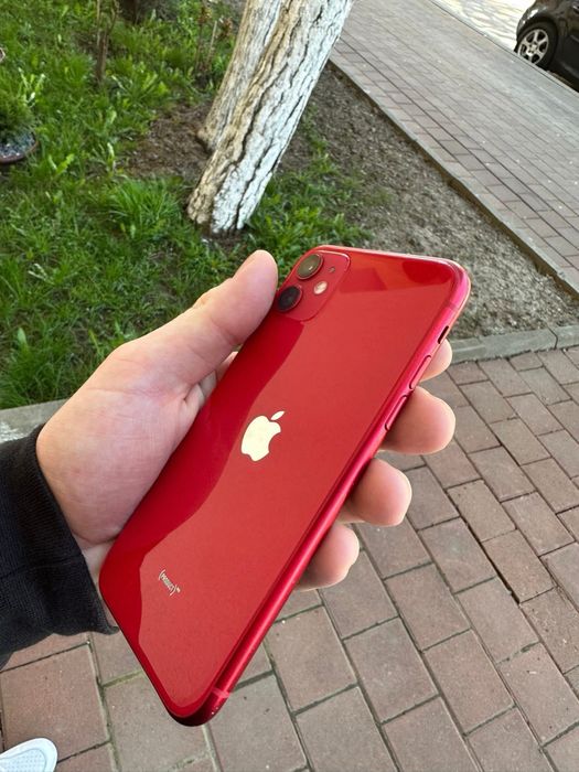 iPhone 11 rosu stare impecabila