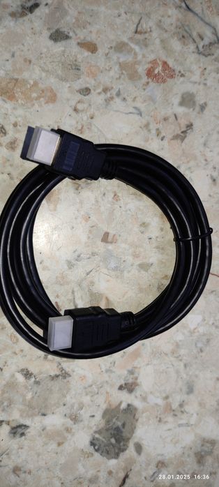 Кабель HDMI и VGA.