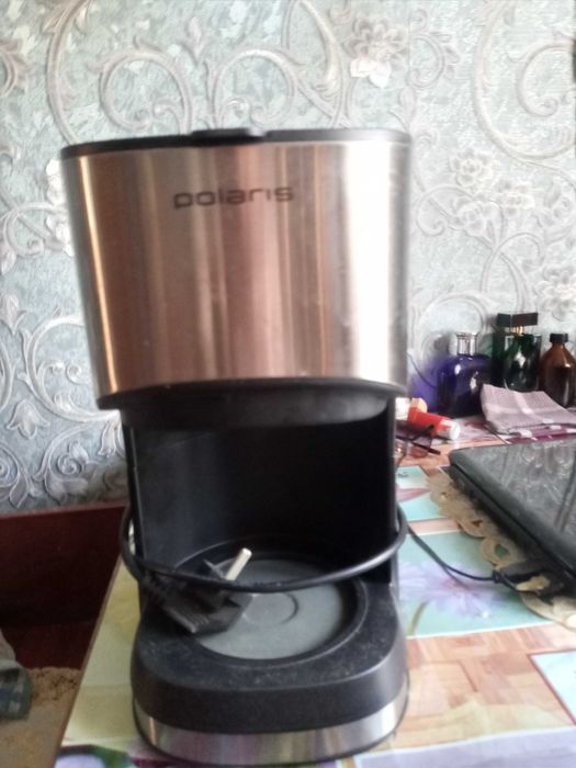 продам кофеварка полярис