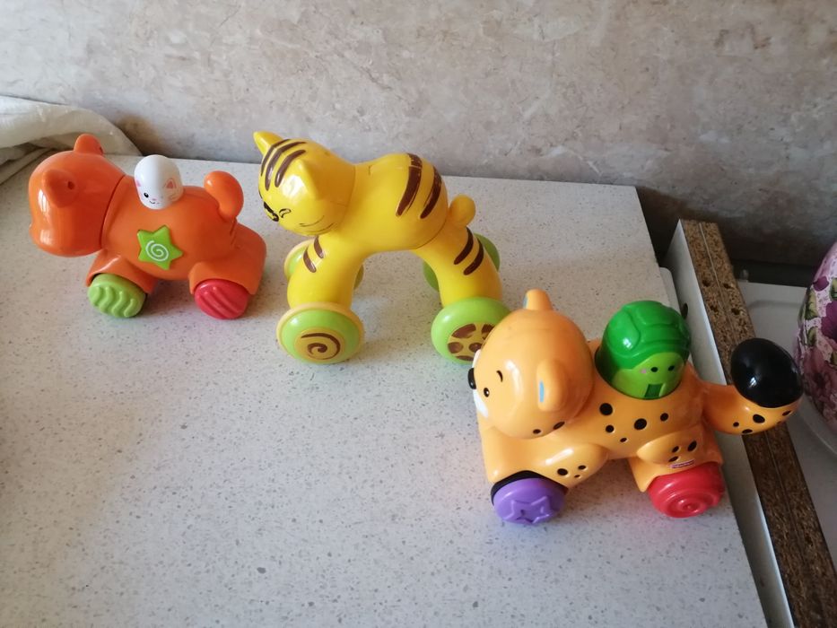 Сет от 3 играчки - котета на колелца за деца над 9 мес - 1г.