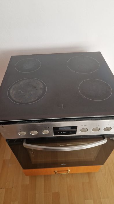 електрическа фурна с котлон