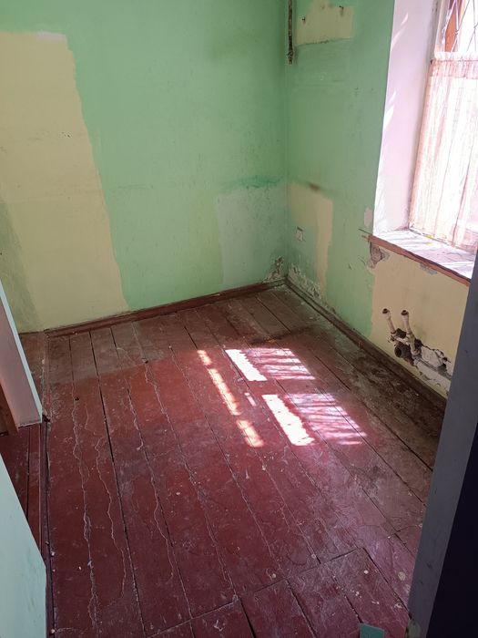 Срочно Яшнабадский район продаётся квартира  2/1/2 Джакурганская