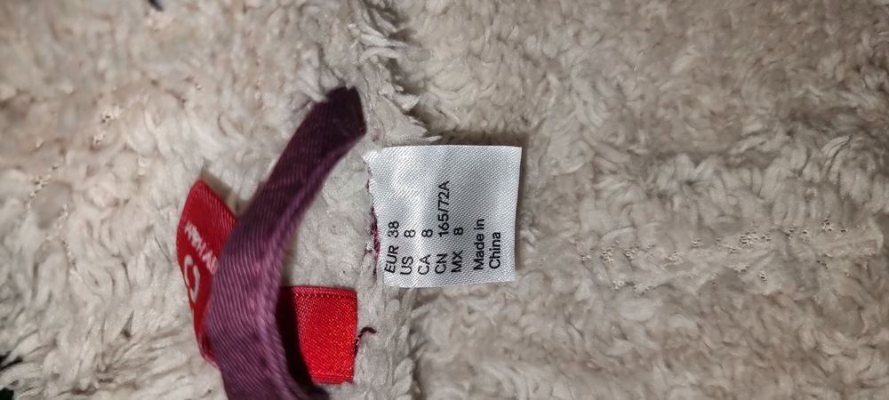 Тъмно червена парка