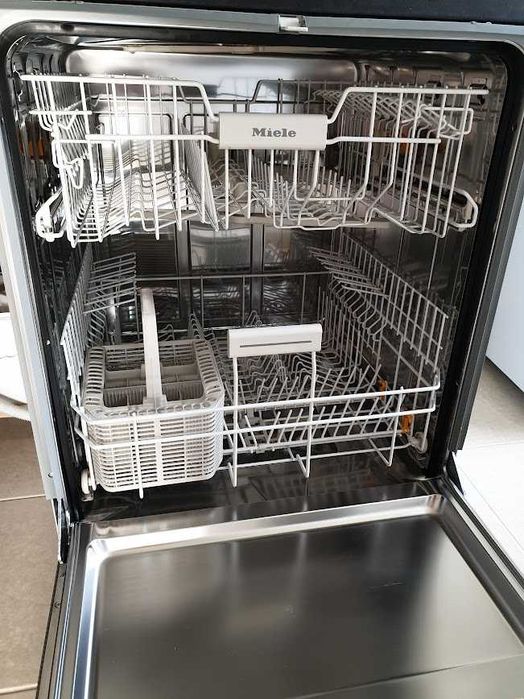 Miele - Auto Open - QuickPowerWash - Съдомиялна - Пълно Вграждане 60см