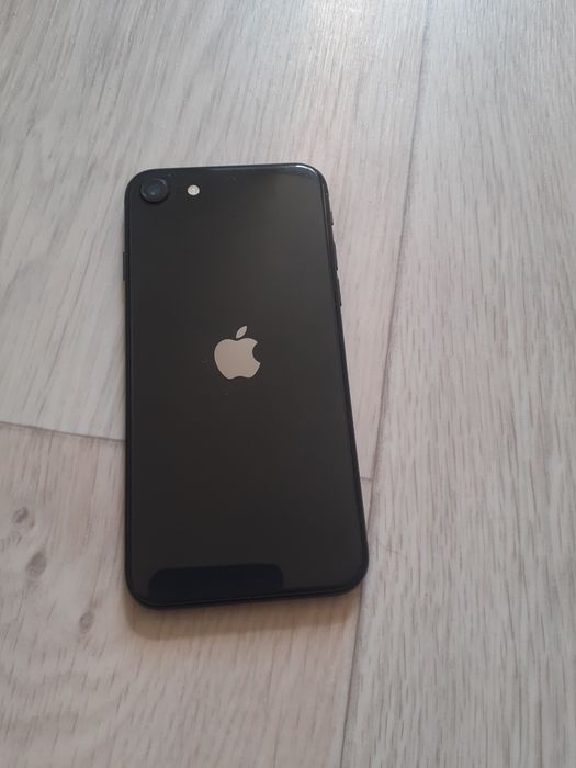 IPhone se 2020года 128Gb идеал