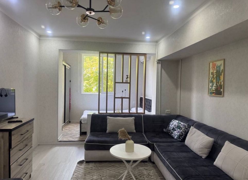 Срочно! Квартира на Ц4-Алайский 1*2/2/4 общ пл 42м с обстановкой