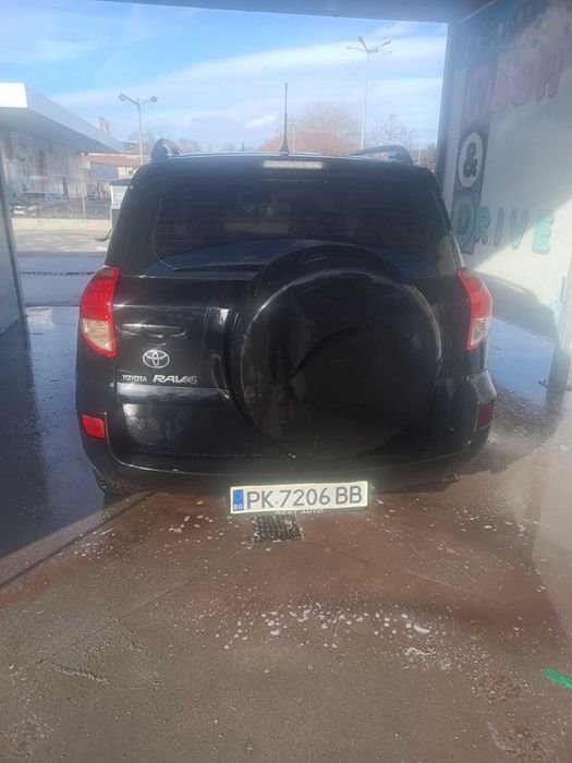 Продавам тойота рав4