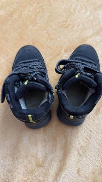 Продаю обувь на мальчика