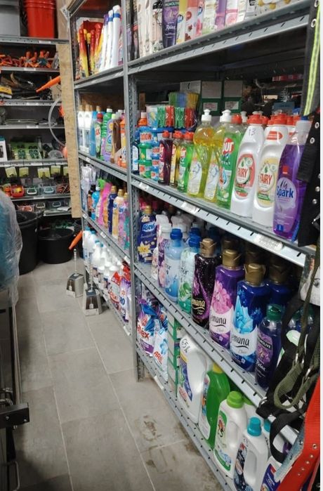 Rafturi metalice pentru depozitare