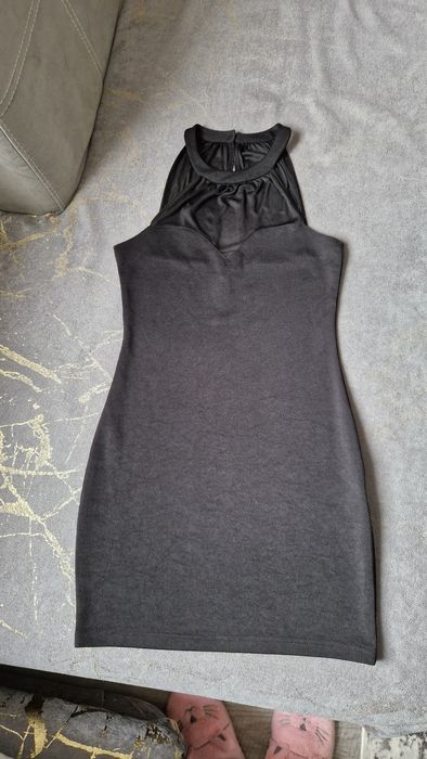 Къса,черна рокля по тялото