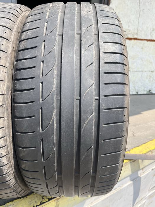 2 бр. летни гуми 235/40/19 Bridgestone RO1 DOT 1019 5 mm
