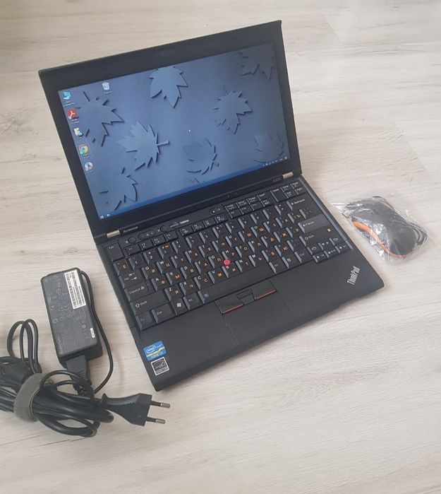 Ноутбук небольшой! Леново(ThinPAD)