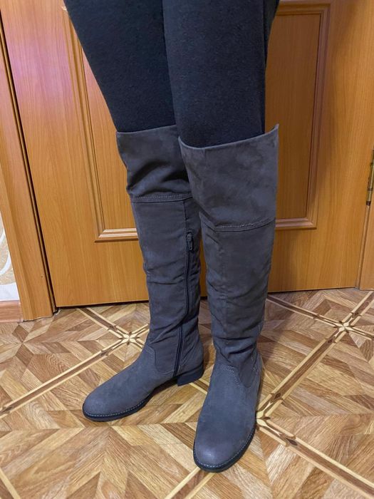 Продаю женские сапоги