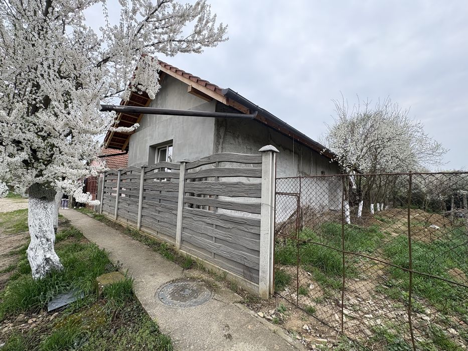 Vând casa renovată la Santimreu !