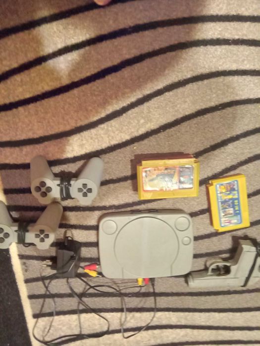 Продавам стара ретро видео игра в отлично състояние