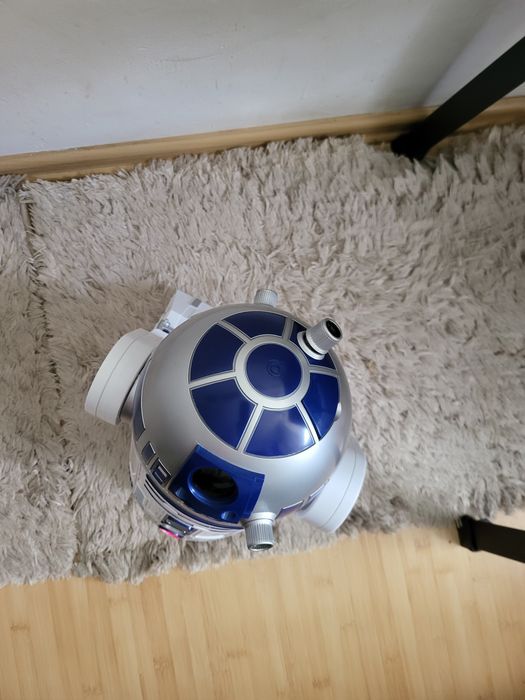 Vând  robot r2 d2 star wars cu comanda vocală