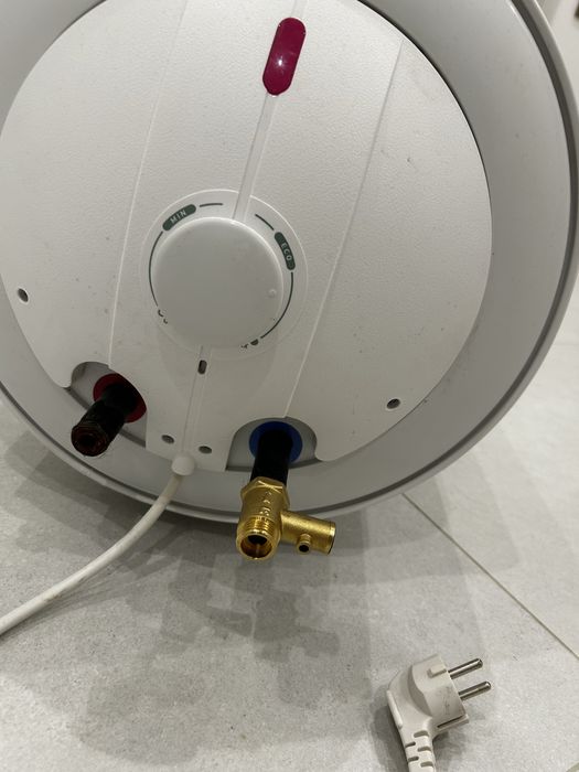 Продам водонагреватель от MIDEA