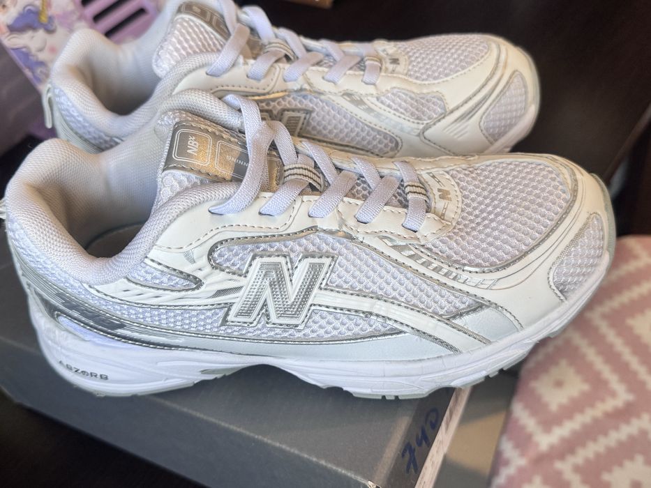 Кросовки New Balance.