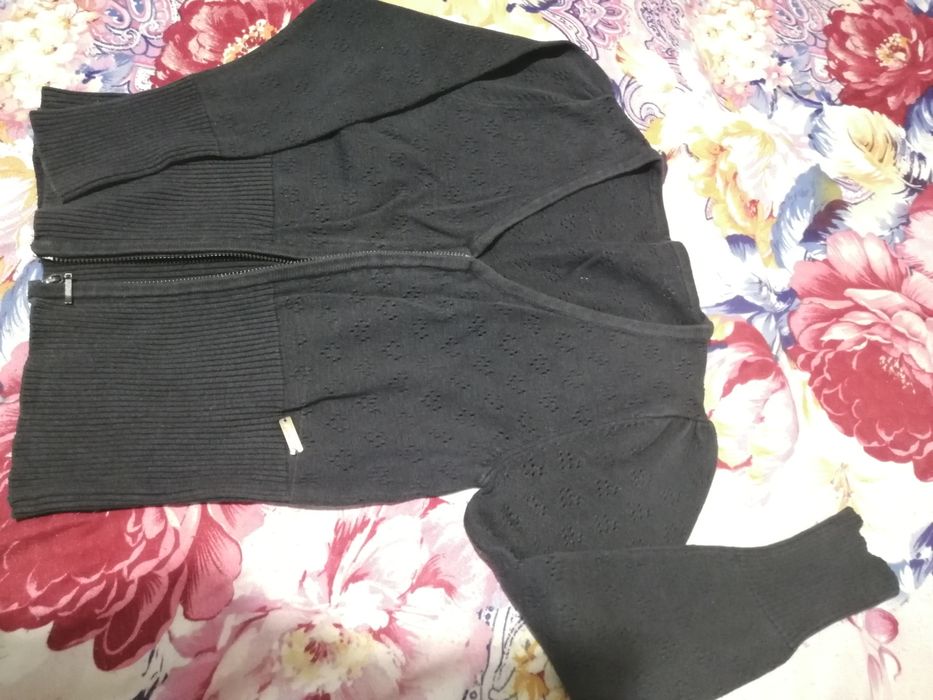 Продам на девочку джинсы, треко, кофты