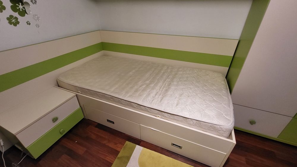 Mobila dormitor copil (dulap, pat, noptiera)