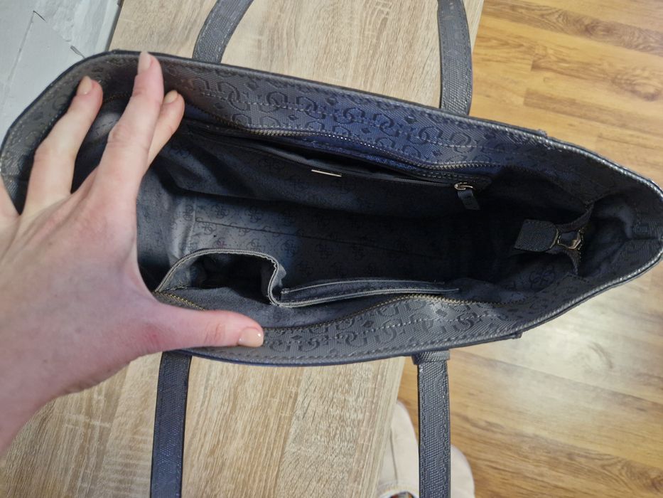 Дамски чанти Guess, Mohito и други