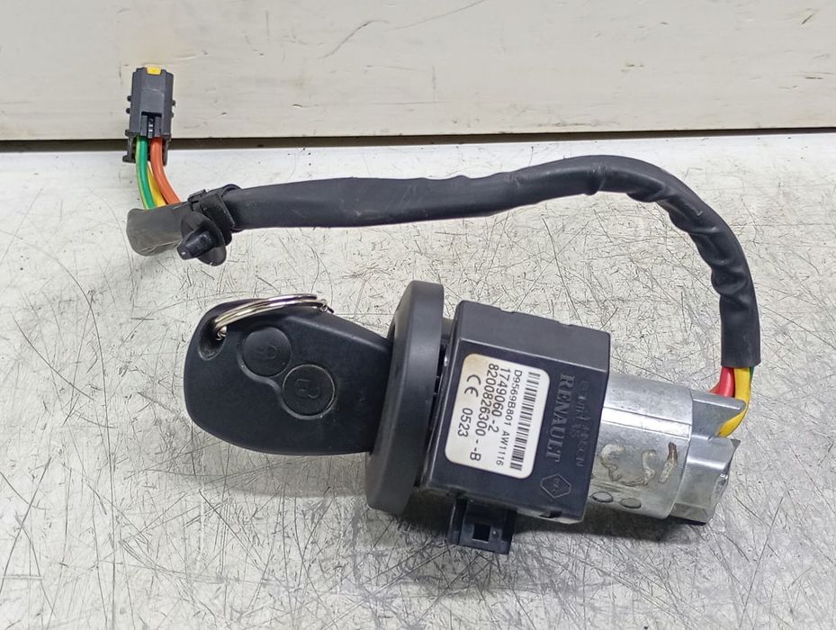 Contact cu cheie 8200826300 Dacia Sandero 1 (2008 - 2012) 1.6 benzina K7M710