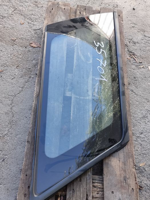 Стекло глухое на  Subaru B4 .