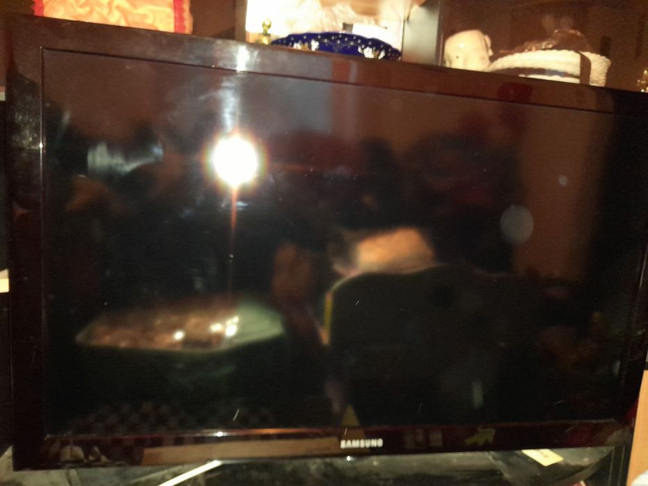 TV samsung cu diagonala de 102 cu un defect.