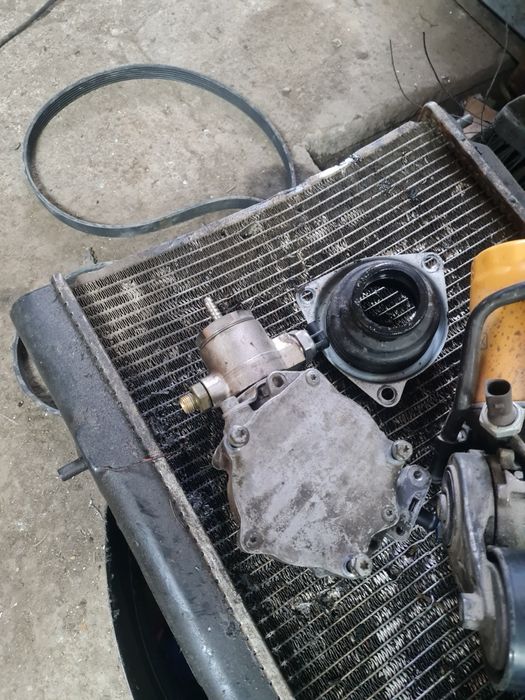 Двигатель на авто.