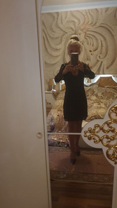 Нови луксозни парти рокли с етикет .