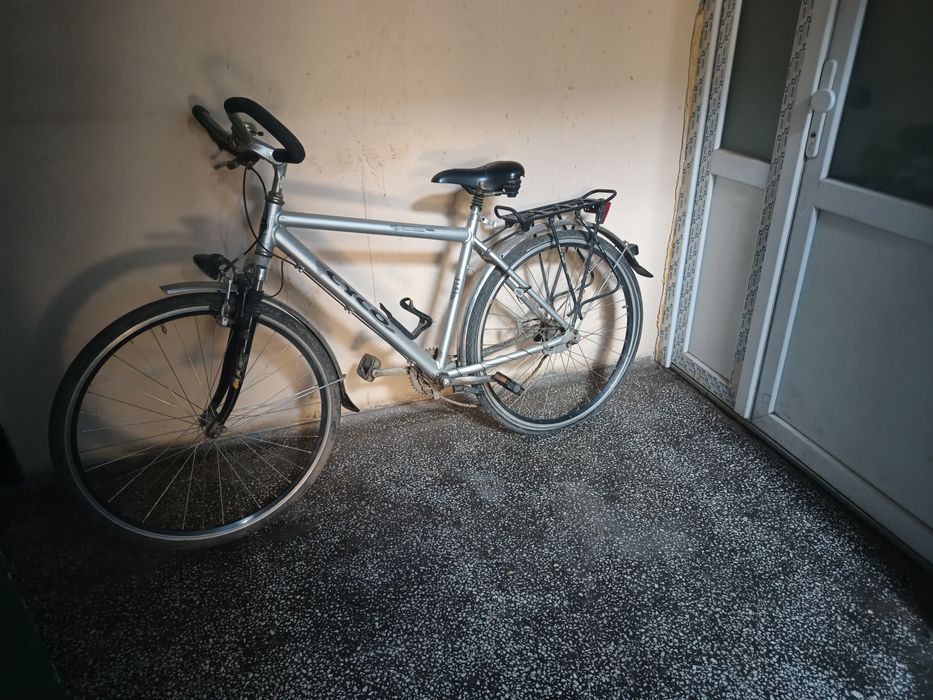 Vind bicicleta cu roti de 28 cu viteze in butuc