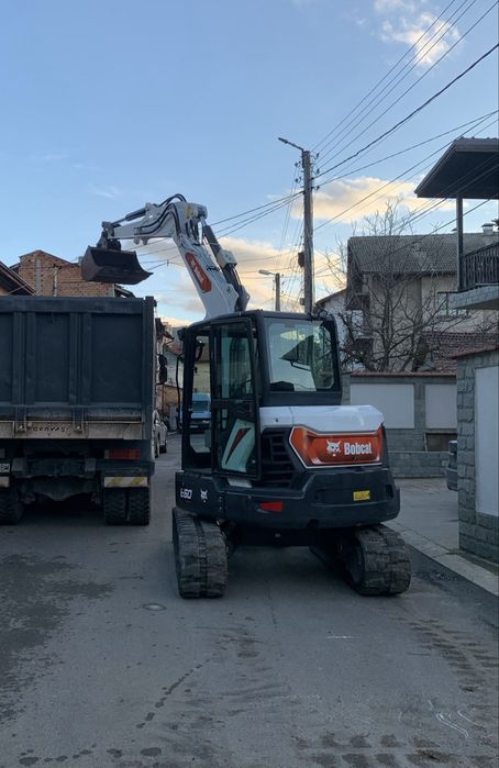 Услуги с Мини Багер Бобкат Тристранен Самосвал