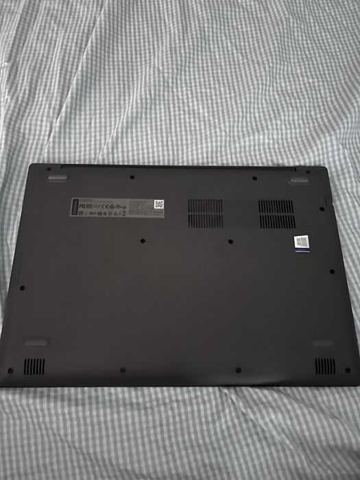 лаптоп lenovo + зарядно