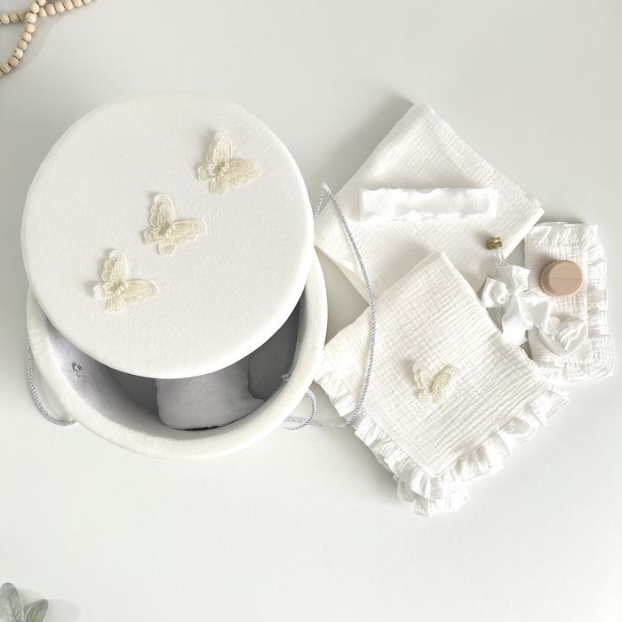 Trusou pentru botez si cufar buretat