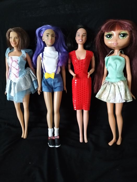 Păpuși Barbie diferite